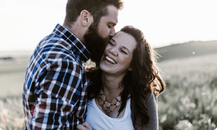 couple kissing